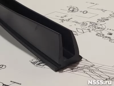 Внутренний уплотнитель двери рефконтейнера (П-образный) 2,5м